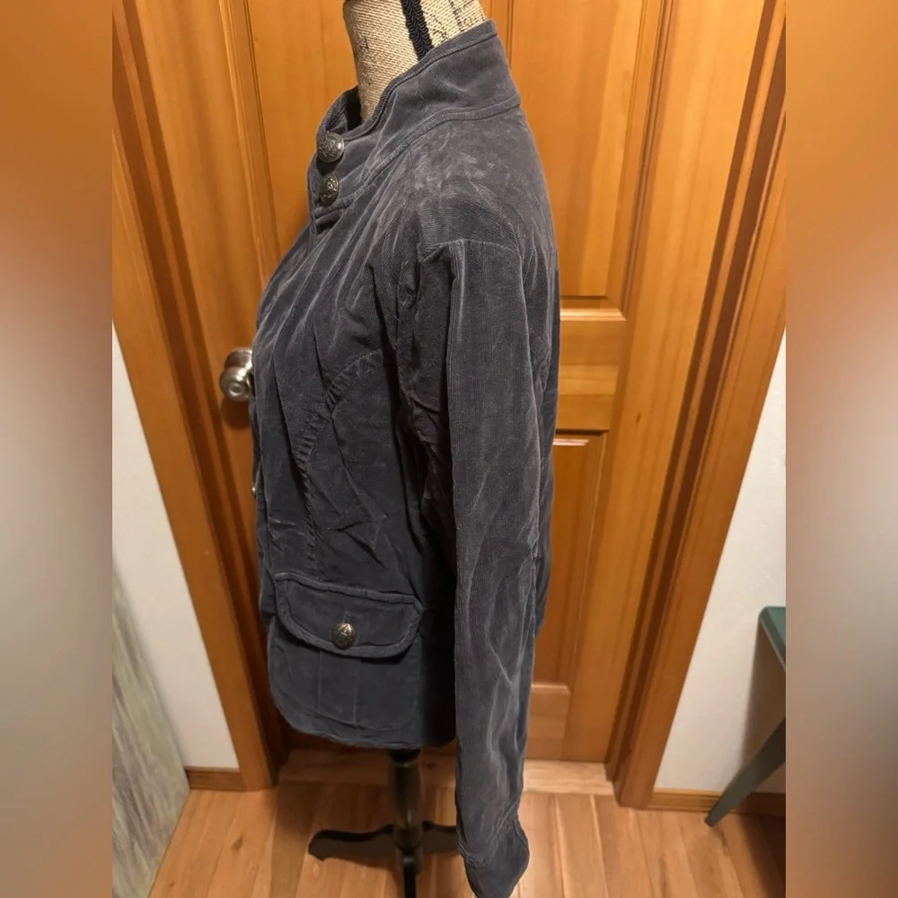 AMI Corduroy Jacket with large detailed buttons - Picture 5 of 8